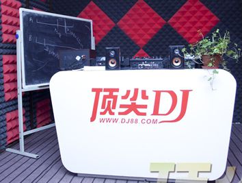 1号DJ主题训练室