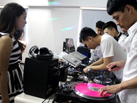 2015年第一届顶尖DJ学校内部学员接歌交流赛 赛前准备