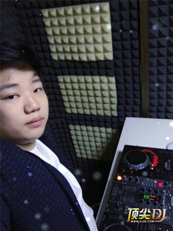 湖北顶尖DJ学校学员马俊E阶段考试