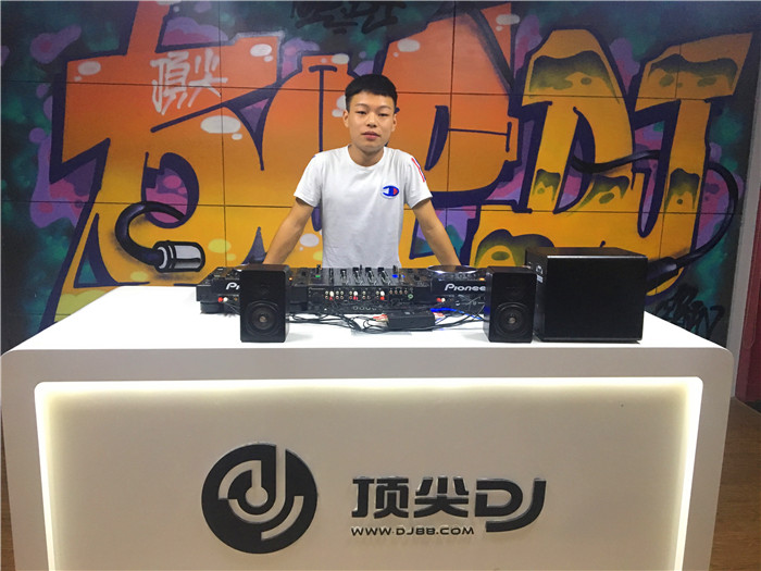 贵州顶尖DJ学校学员陈诺毕业考试